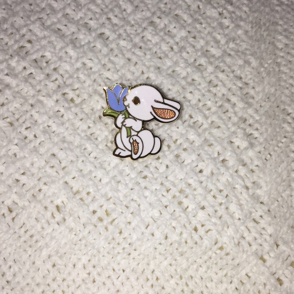 Vintage Jewelry - VTG Bunny Pin🐰